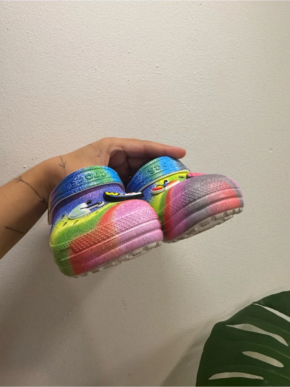 CROCS Kids Tie-Dye Rainbow Fuzzy Lined Clogs - Multicolor
